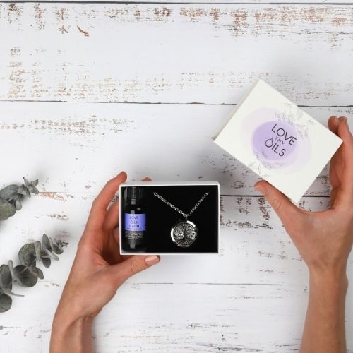 essential oil gift set with necklace